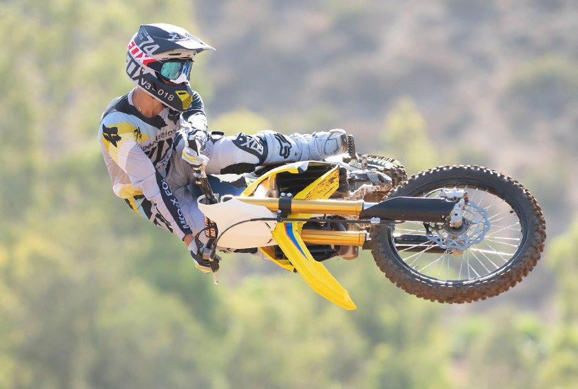 suzukicycles's tweet image. Strong. Light. Nimble. Experience the extraordinarily precise handling of the updated 2019 RM-Z450. 

#Suzuki #SuzukiCycles #RMZ450 @JGRMX