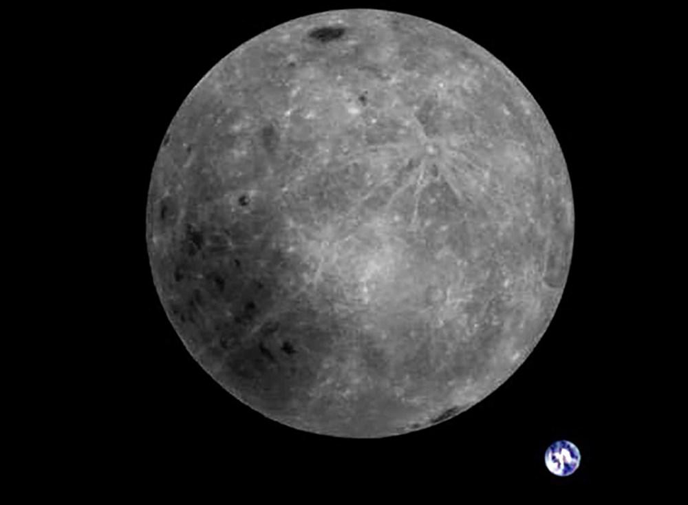 alex_riveiro's tweet photo. Hace unos días, el satélite Longliang-2 de China (que permite a los científicos chinos comunicarse con la misión Chang'e 4 en la cara oculta de la Luna) capturó esta foto. Es la cara oculta de la Luna con la Tierra de fondo. https://t.co/6AdwGKWjh5