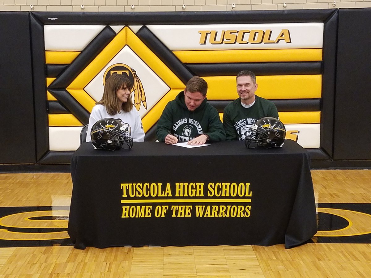 SluderLuke7's tweet photo. Excited to officially sign to play for @IWUTitanFball. Thankful for everyone who helped me and supported me throughout all of my years of playing. Looks like I’m going to be a Titan instead of a Warrior now. https://t.co/ELfaSzTXBc