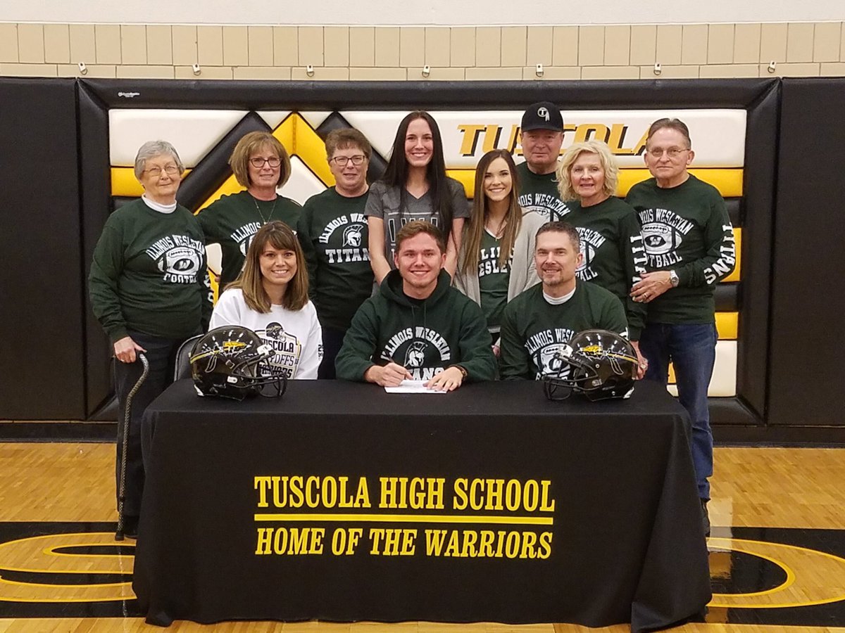 SluderLuke7's tweet photo. Excited to officially sign to play for @IWUTitanFball. Thankful for everyone who helped me and supported me throughout all of my years of playing. Looks like I’m going to be a Titan instead of a Warrior now. https://t.co/ELfaSzTXBc