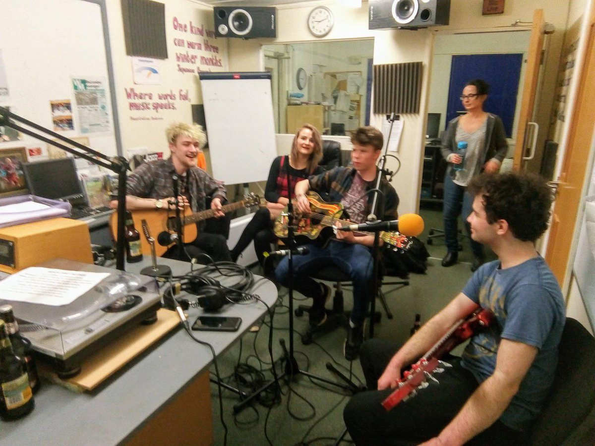 Have a listen to the song 'Bones' from @BathSpaUni band All Smiles In Wonderland

This was recorded on my @10RadioCIC show last Thursday
10radio.org - apps - 105.3fm

#communityradio #NewMusicFriday #AllSmilesInWonderland

soundcloud.com/barryanddrcoli…