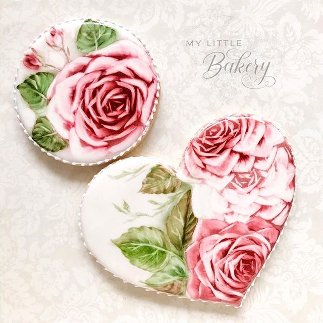 _Nadia_K's tweet photo. Hand-painted Cookies.. I will teach this technique at #cookiecon2019 in Reno ๐น
.
#cookieart #clearbrushtechnique #mylittlebakery #handpaintedcookies #cookiedecorating #instagood #instacute #cookielove #cookiegifts #roses https://t.co/eAfMC6vKTD https://t.co/IJshz11CQ6