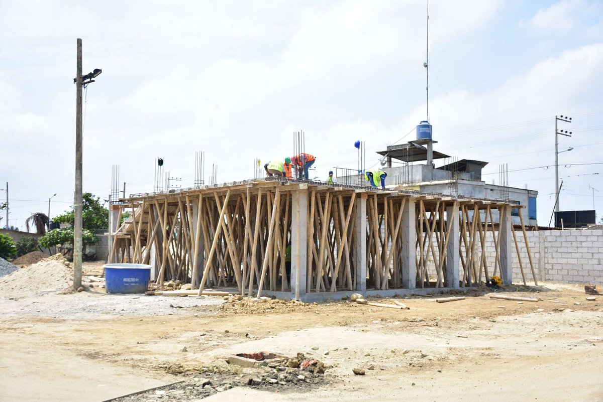 JohnCherrezA's tweet photo. #Arenillas | #LaCuca se prepara para #estrenar el primer #edificio parroquial de su #historia, #obra de infraestructura se ejecuta en #convenio entre el #GADP y la #alcaldía de Arenillas.

#ArenillasYaCambió
#Juntos, #SigamosHaciendoHistoria

@John_Cherrez #Alcalde. https://t.co/L6HqQwyezB