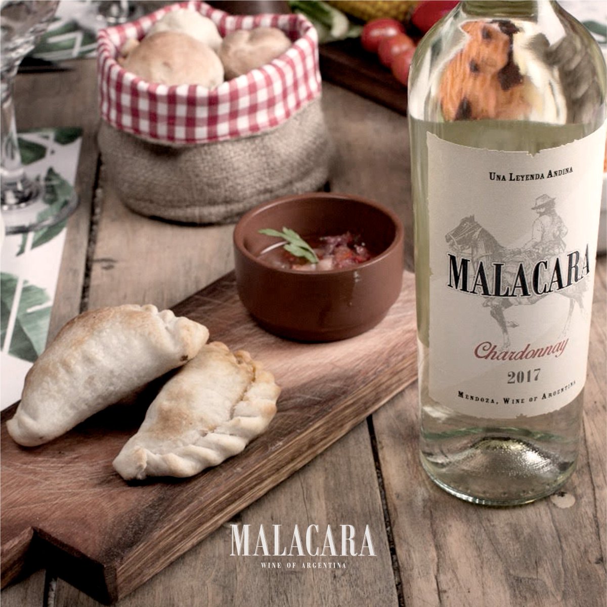 malacarawines's tweet photo. The emblematic white grape of Argentina, Torrontes, Who doesn’t love this wine , right? 

#torrontes #wineoftheandes #whitewine #winelovers https://t.co/syorFLufcJ