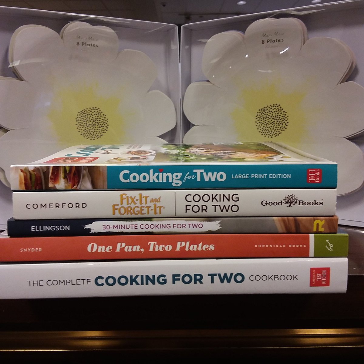 BarnesNSalem's tweet image. It&apos;s national #nooneeatsalone day so thy not try #cookingfortwo