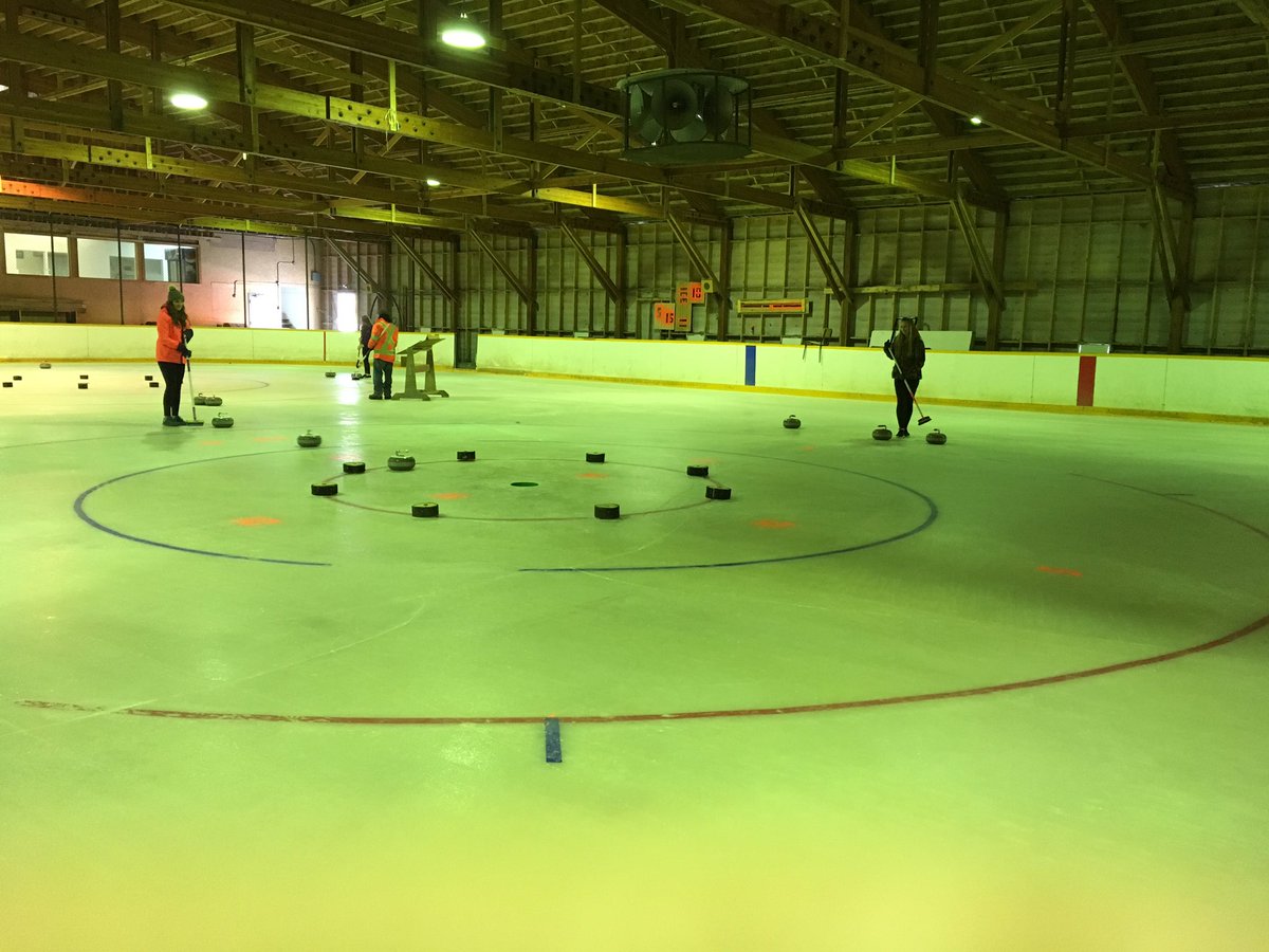 BillRuetz's tweet image. Spent the afternoon in Margo doing some Crockicurling. #shouldbeinkuroki #curlingfun.