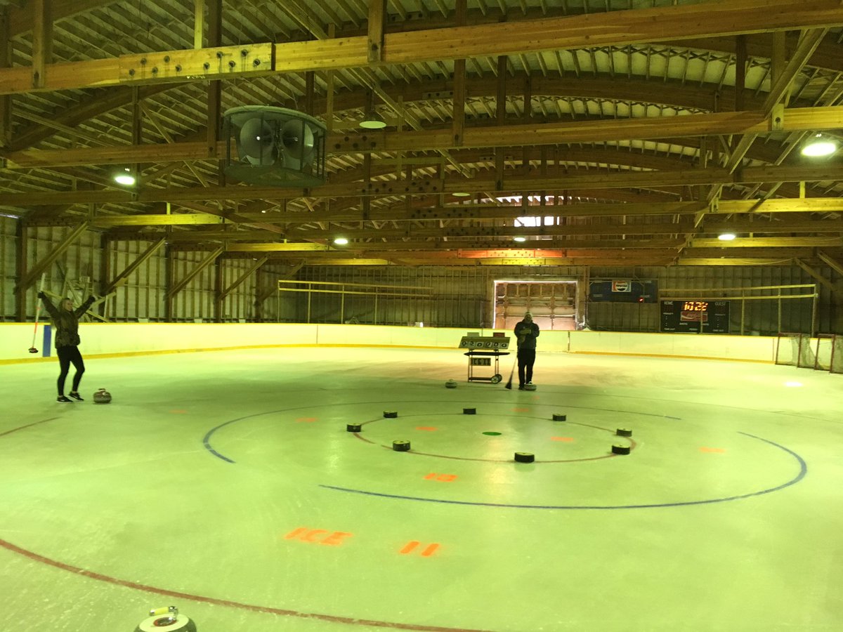 BillRuetz's tweet image. Spent the afternoon in Margo doing some Crockicurling. #shouldbeinkuroki #curlingfun.