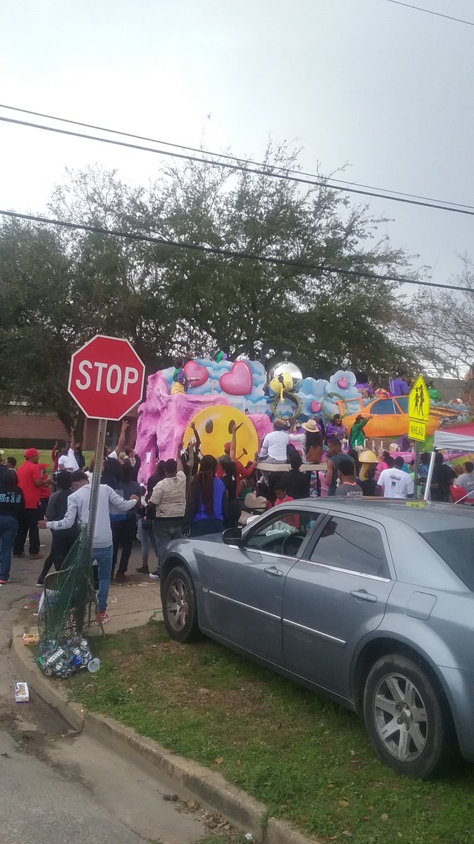 DFW_Nitehawk's tweet photo. I ready for da #BoomBoom tonite!!! Feel good to be back in da #PortCity  all month long party!!!!! #parade #MobileMardiGras #moonpie #MobileAla #AintNoPartyLikeMardiGras https://t.co/vKn7PpJU6n