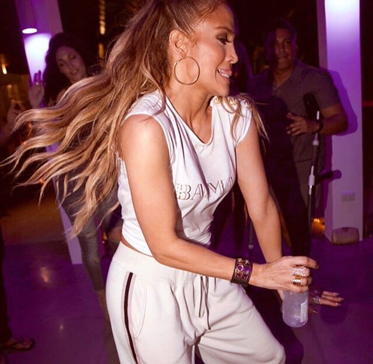 theshiryraz's tweet photo. When your hair looks so good you just want to dance @jlo  #ShiryRazExtensions #HairExtensionExpert
#hair #girlboss #beauty #love #entrepreneur #hairstylist #hairstyles #womeninbusiness #haircolor #womeninbiz #behindthechair #bossbabe #motivation #hairextensions #hairstyle #love https://t.co/4Ivogf1j4Z