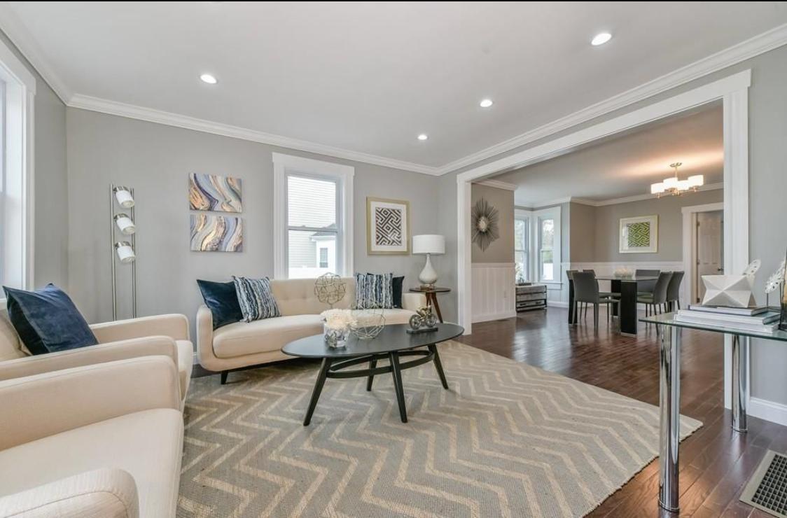 KelliWebber1's tweet photo. Flashback Friday! &TGIF! Here's a little flash back to 2017, West Roxbury home staging! I loved this set up! Could you see yourself settling in here on a Friday evening? 🙋♀️
#welcomeweekend #designlife #realestate #bostonrealestate #homestaging #kellilovesdesign https://t.co/5xfGzKqtzb