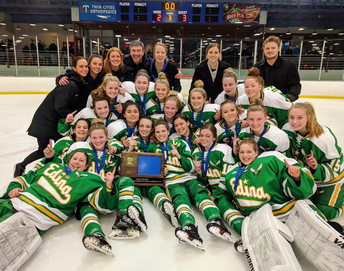 EHSgirlshockey's tweet image. This team is STATE BOUND!! WE’RE HEADED BACK TO THE TOURNEY!!!!! 🐝💚