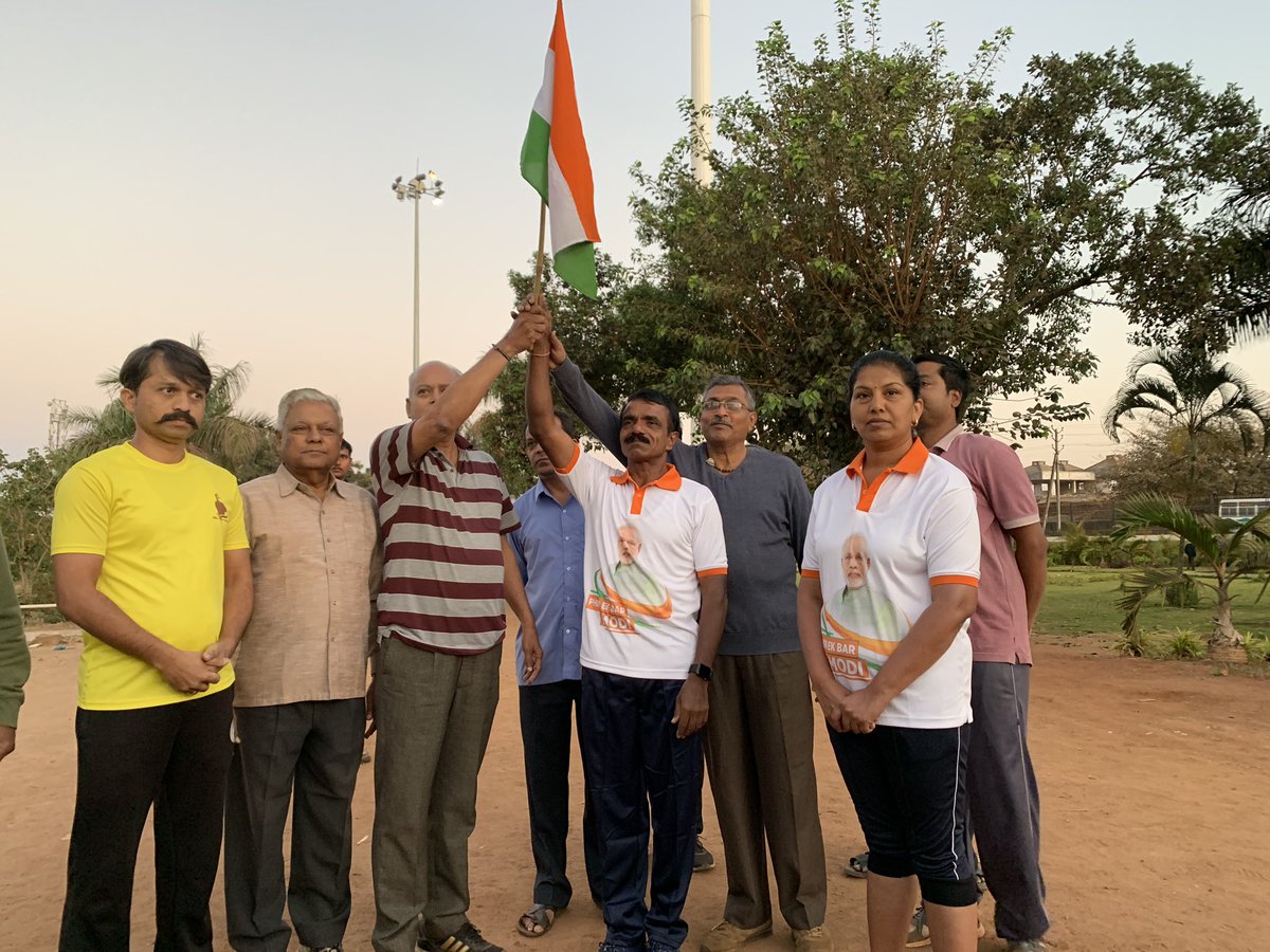 MahaRunForModi's tweet photo. #maharunformodi2019 day 22,today MAHA RUN starts from longest and largest Indian flag in the world(TIRANGA,110m),thanks to team modi and people of Belgavi.running towards Nippani (74km).#maharunkumar #maharunformodi @NarendraModi @AmitShah @BJP4India @VVani4U @DighvijayNews https://t.co/REnfhZkg1H