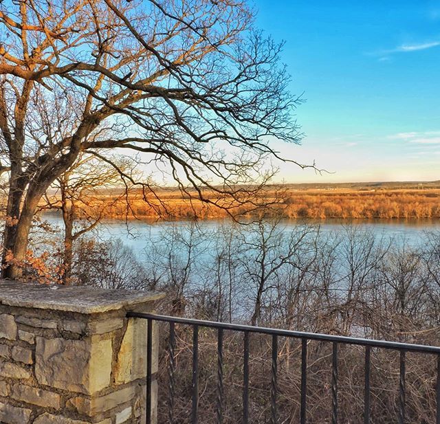 TheBaptistPhoto's tweet photo. At the border...
#missouriillinoisborder
#mississippiriver #river #natureshots #naturelovers #greatoutdoors #scenery #nikon #alwayslookingup #sunset #dusk #sky #skyline #follow #sunsetsky #like4like #likeforlike #likeforfollow #picoftheday #photooftheday… https://t.co/TAPsPVke7M https://t.co/QR38bmYFMf