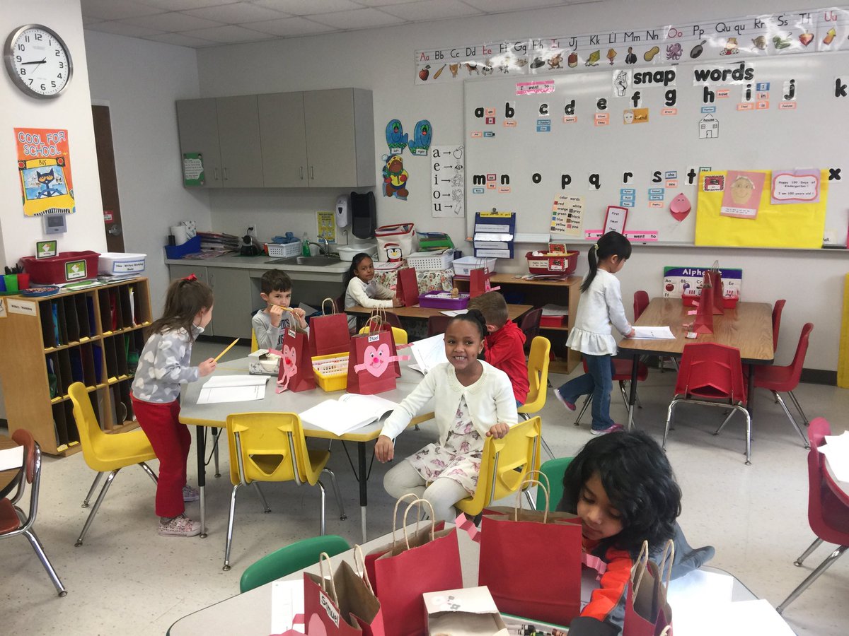 GreggGilligan's tweet photo. Mrs Gaffny’s  Bradstreet Kindergartners kick of Thursday morning this week by working on the creation of a story based on their own experiences.  #ABECC #RAISE https://t.co/1jDo3g8bEE