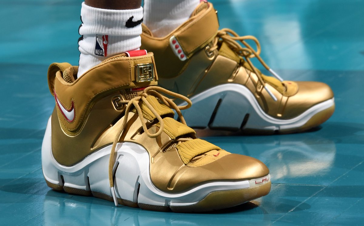 lebron 4 gold