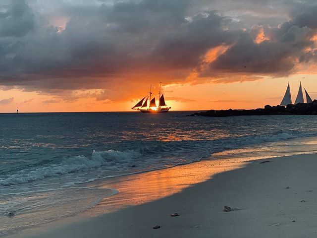 Pure relaxation. Pure joy. Pure bliss. Pure love. Pure happiness. All rolled into a sunset. #happiness #keywest #love #bliss #joy #relaxation http://bit.ly/2X2m3Jj