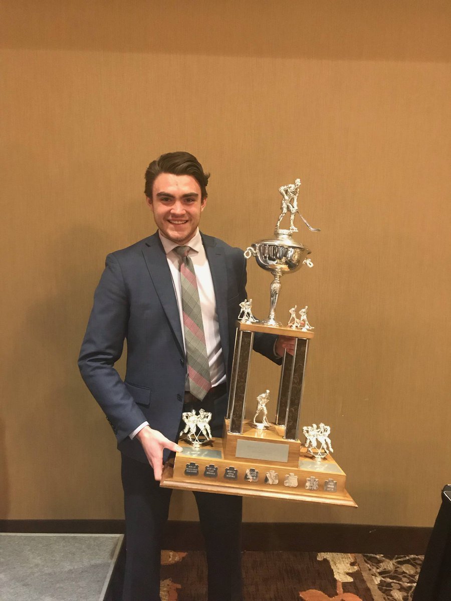 Congrats <a href="/hunter_floris19/">Hunter Floris</a> !  <a href="/GrizzlysAJHL/">Olds Grizzlys</a> rookie of the year! <a href="/VMHA_Bears/">Vanderhoof Minor Hockey</a> <a href="/KootenayIceMML/">Kootenay Ice MML</a> @cariboocougars