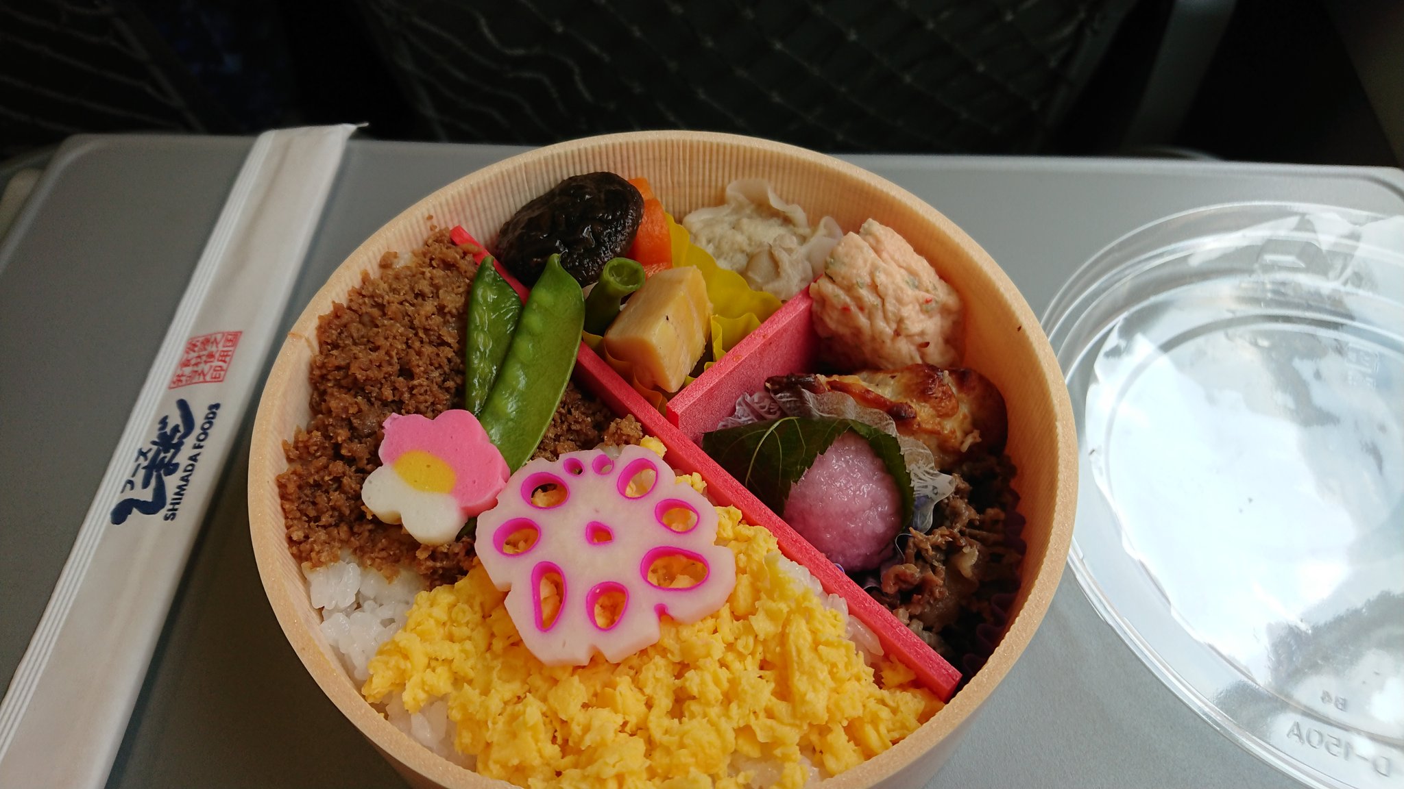 鯵 Z 因みに快速燭台切光忠の外観や内装を外から撮る時は少ししゃがんで下から撮ると良いよと親切な撮り鉄さんが教えてくれました 次に乗る方は参考にしてください お弁当を燭台切が作ったと思って食べます 快速燭台切光忠