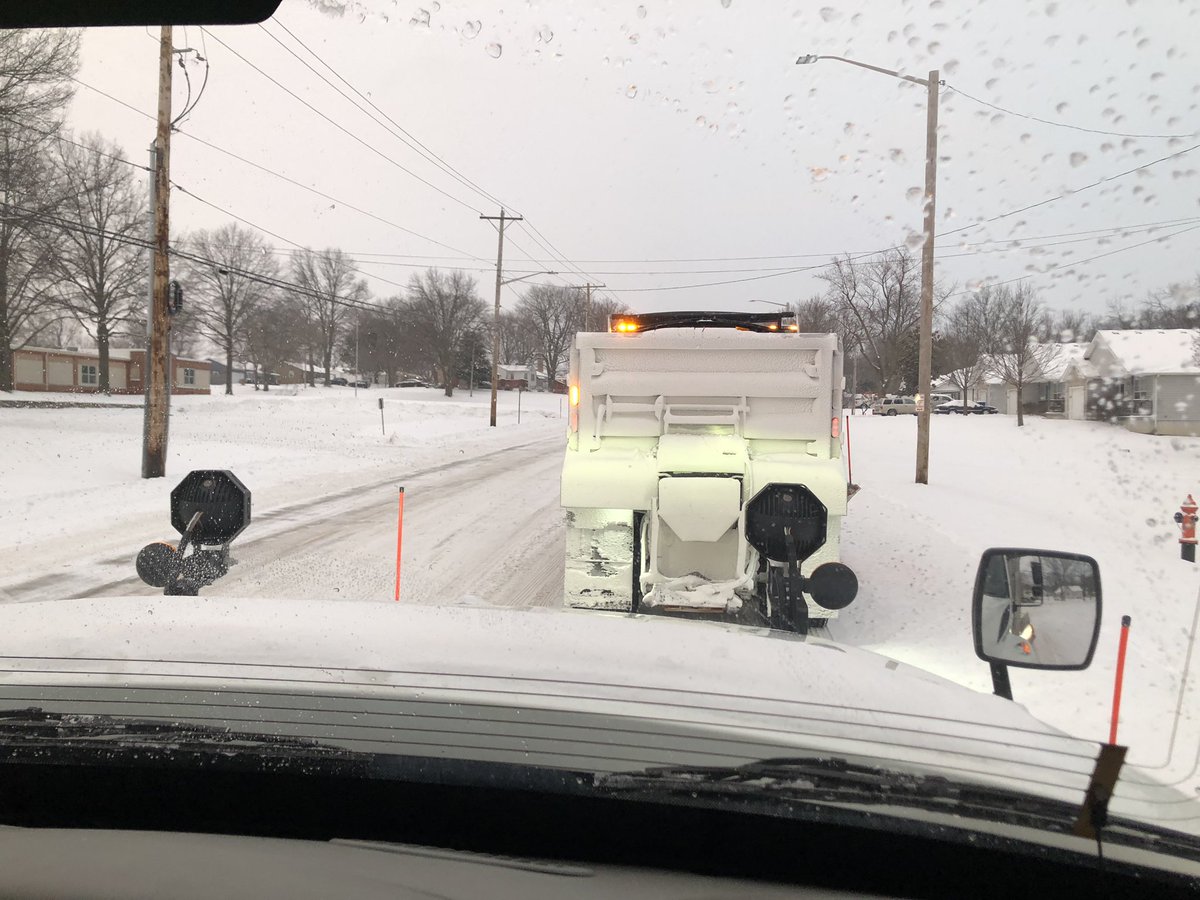 CityOfIndepMO's tweet photo. Three trucks are stacking up to plow and salt Noland. #indepsnow https://t.co/5B9qvAsdxz