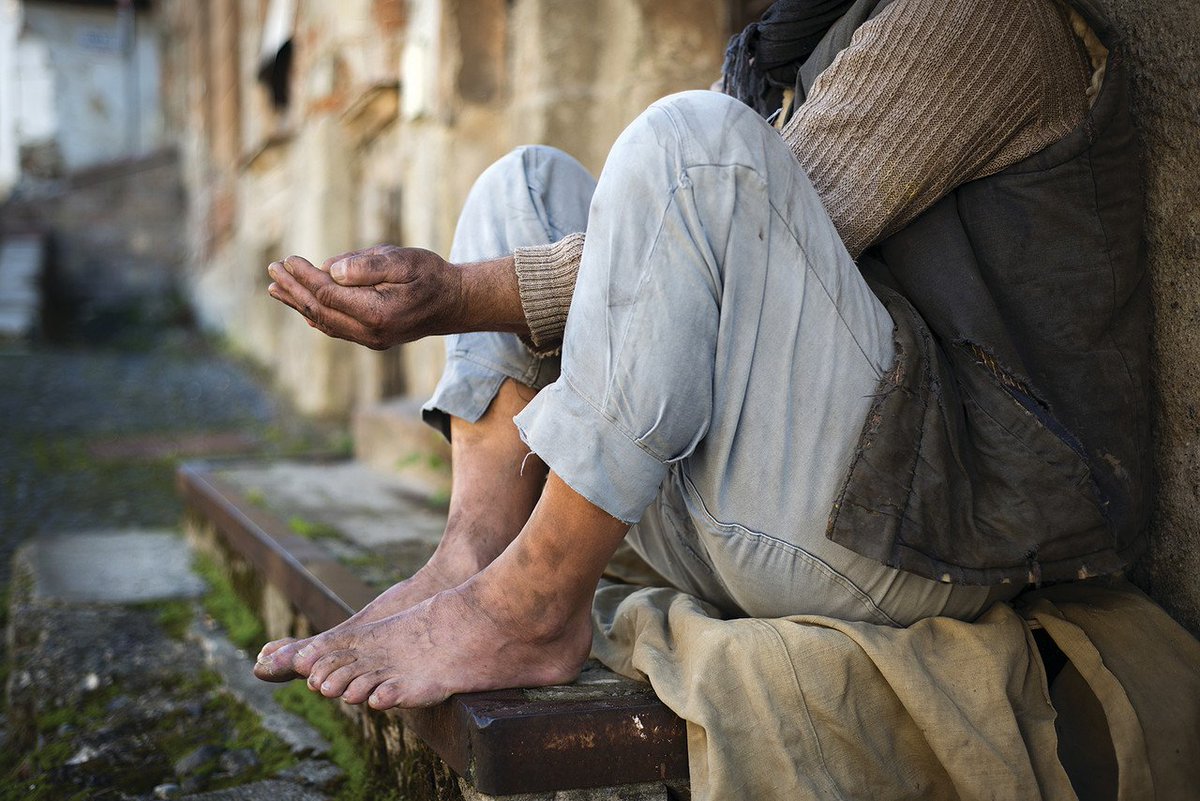 devozinemag's tweet photo. “Feeding the hungry” means not only filling bellies, but also recognizing the image of God in people who are frequently overlooked or undervalued. https://t.co/MsCehJEmi3