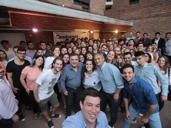 florperaltavitt's tweet photo. Hay juventud, hay ganas, el motor del cambio está en marcha. Y no paramos hasta decirle #BastaUPC Con prepotencia de trabajo vamos a lograr que @marioraulnegri sea gobernador y el cambio cultural que los cordobeses nos merecemos. #CambiemosConMario #JovenesConMario https://t.co/ueQ9mEpux5