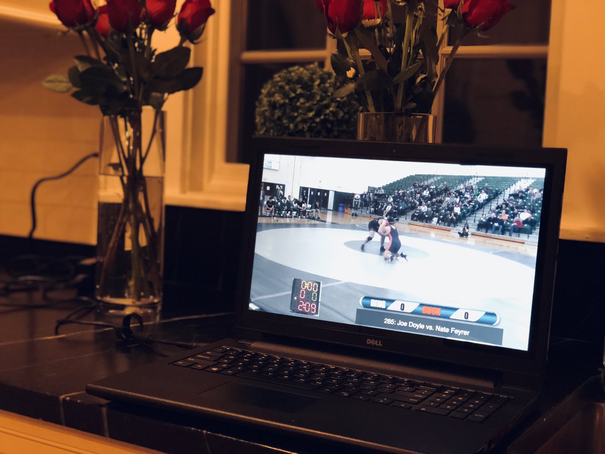 Douglas330wwjd's tweet photo. When you can’t be there - join the @BearcatsWrestle LIVE #EmbraceTheGreen #LetsGo #JoeDoyle 👊🏽💪🏽 https://t.co/46Wm9QzVxM