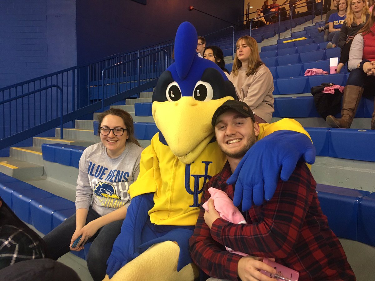 BlueHenRayBoh20's tweet photo. The #UDBHA are living it up supporting the @DelawareWBB team and joking around with @YoUDee00! @UDAdmissions https://t.co/e0pcD1Vmtm