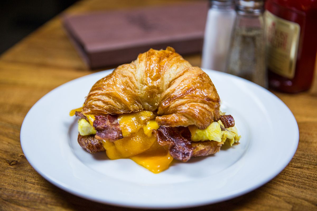 KingPins does brunch butter...er, better.
🥐+ 🥓+ 🧀+ 🍳+ 🎳