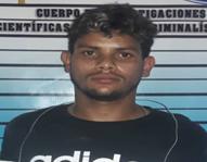 3- Por este hecho se encuentran por capturar a Charlies Alexander Martínez Chacón (29), apodado “El Peluca” y otro apodado “El Luna”, quienes están siendo intensamente buscados por la policía científica <a href="/DouglasRicoVzla/">Douglas Rico</a> <a href="/PRENSACICPC/">PRENSA CICPC</a> <a href="/CICPCPREVENCION/">PREVENCIÓN INTEGRAL DEL DELITO CICPC</a>