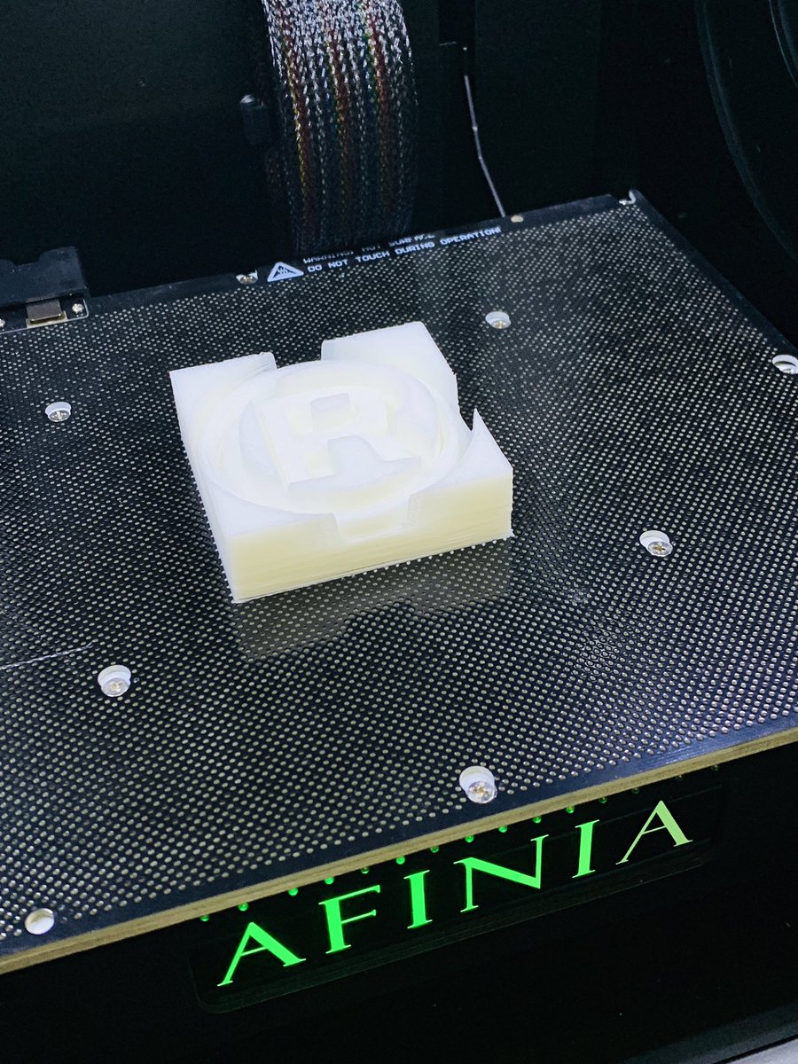gabulosa's tweet photo. The LEAD Center got a 3D PRINTER!!#ruthes #rutheslead https://t.co/rhTMdAC8VO