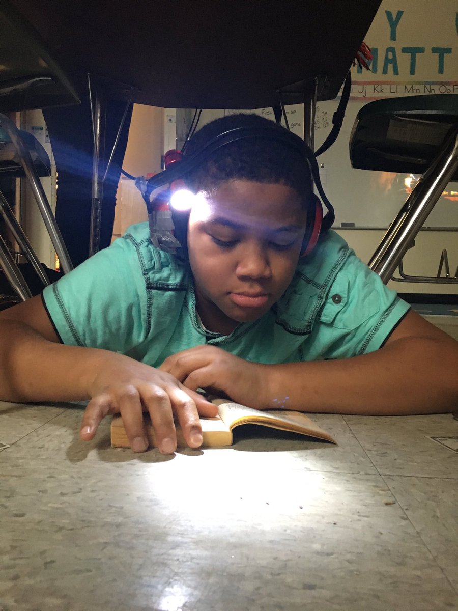 Ms_McSweeney4's tweet photo. Students reading for enjoyment on "Flashlight Friday" https://t.co/9InEz2gLdi
