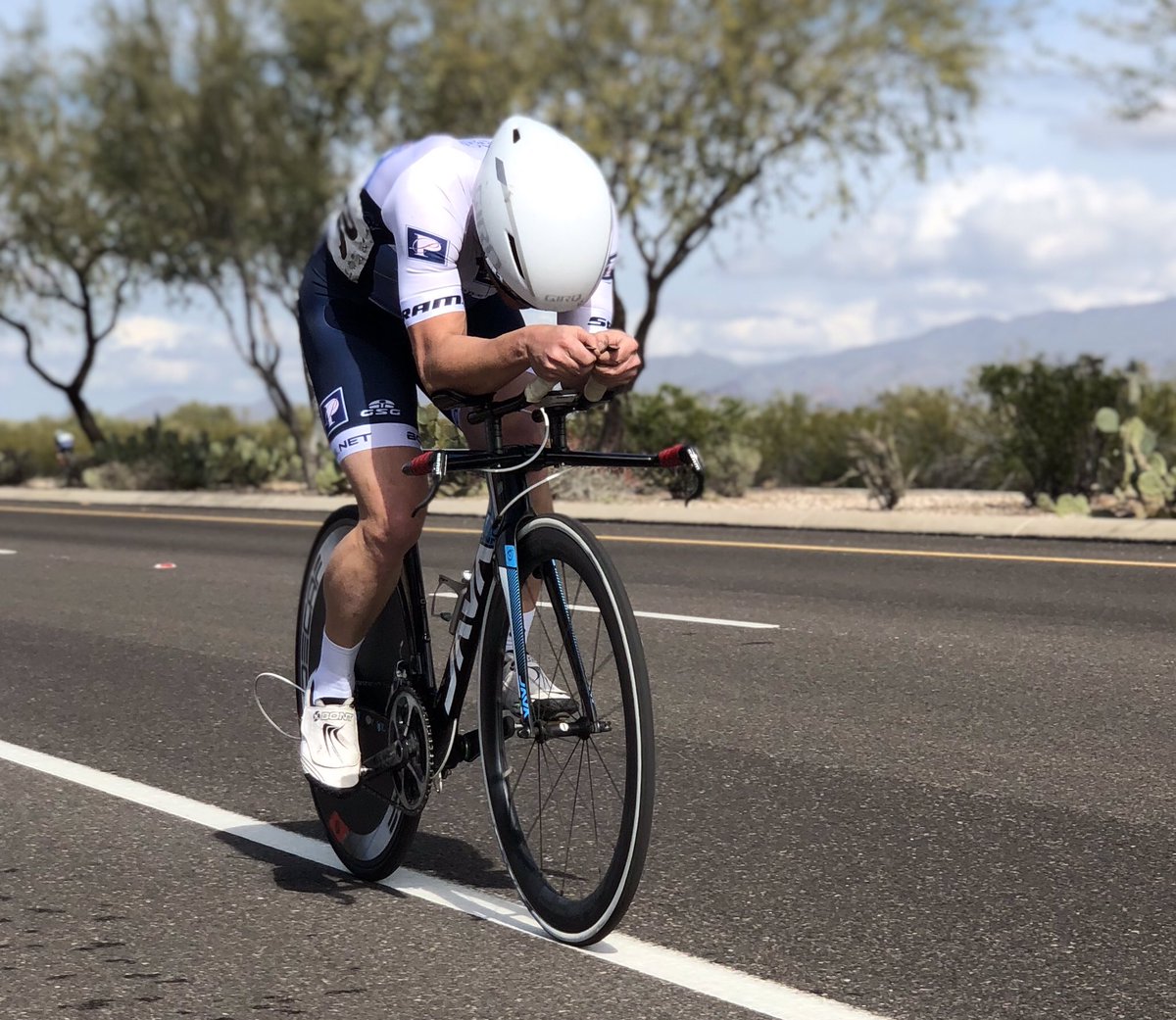 EspritVelo's tweet photo. First Race of the 2019 Season - Valley of the Sun Stage Race lets go boys! #pacificpremierbank #javabikes #bcisinsurance #johnnystree #sh_plus #gizmogear #gsgcyclingwear #decafwheels #bikeshoplv #worldbicyclerelief #lizardskinscycling https://t.co/8Hvy7NXH5y