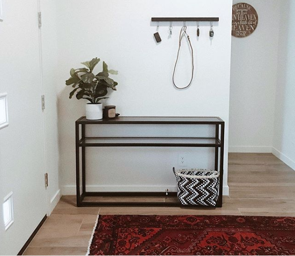 What a simple, yet stunning entryway created by <a href="/bethanykmcgrath/">Bethany McGrath</a> featuring a one-of-a-kind rug! 
Rug Featured: Hamedan ow.ly/fBPL30nIqXO