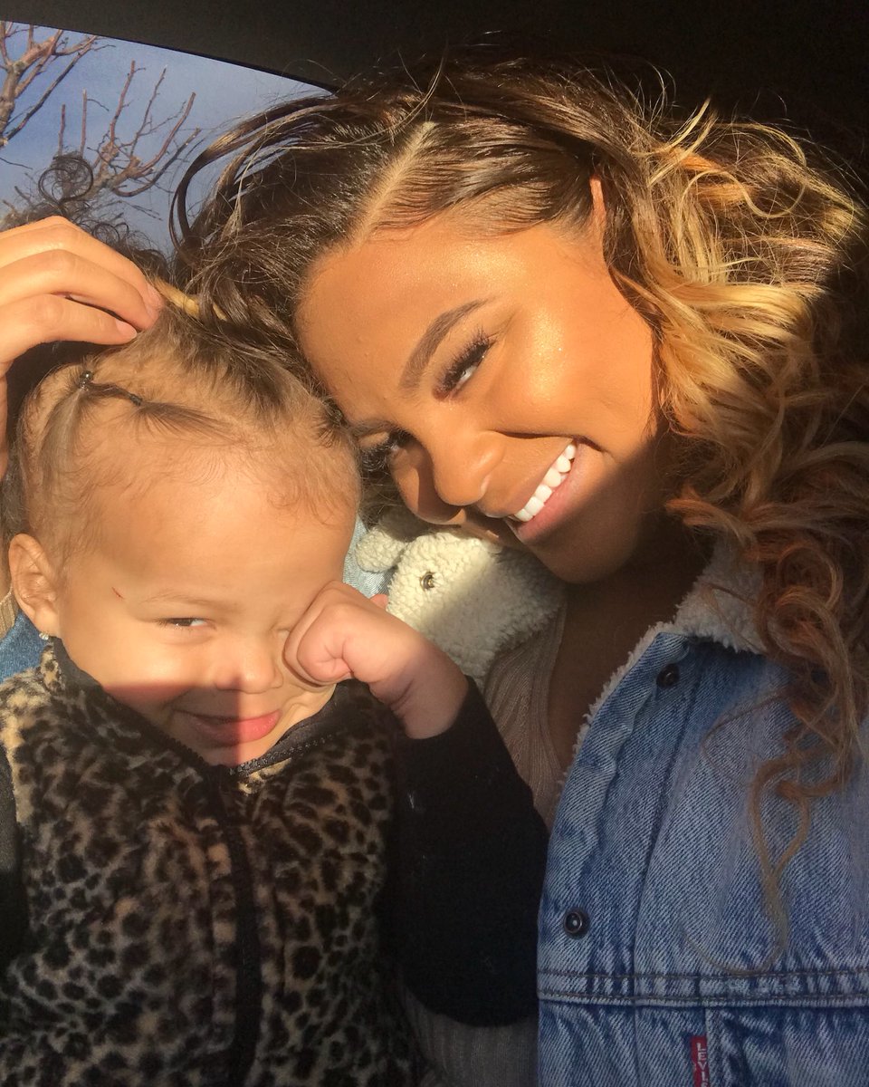 KaliMuva's tweet photo. Couldn’t handle golden hour in her eyes 😂❤️👩‍👧 https://t.co/TF3M0ongiF
