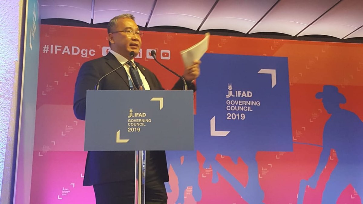 taufikmadjid71's tweet photo. Bpk @EkoSandjojo mnjdi salah satu narasumber Pd Sesi interaktif yg fokus pada dukungan IFAD / Dana Internasional utk Pengembangan Agrikultural dmn slh satunya mendorong inovasi kewirausahaan & keterlibatannya dlm proses pembangunan sektor pertanian.
#IndonesianWay
#IniDiplomasi https://t.co/VLxeIhZjoU