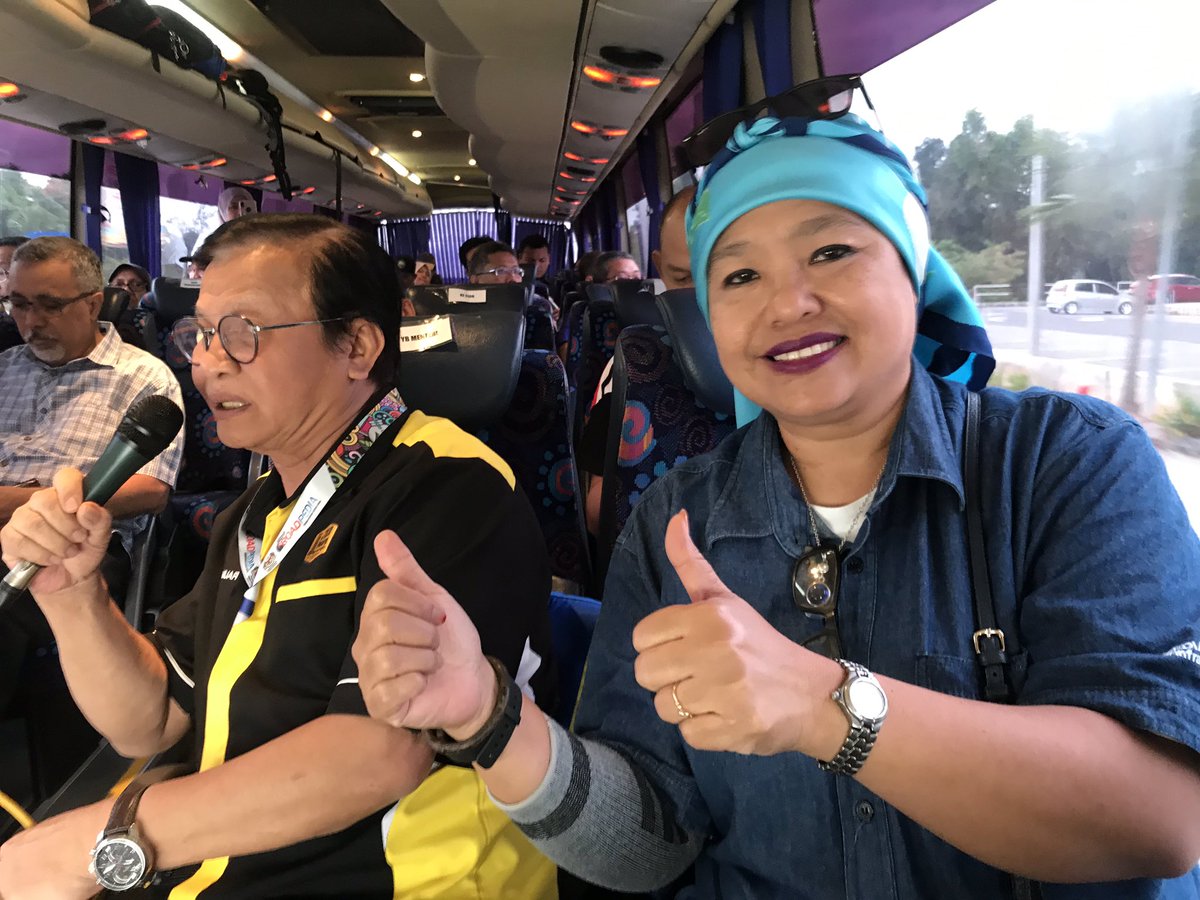 norehamohd's tweet photo. Selamat Datang Tim Jelajah #ftroadpediazontimur2. Taklimat disampaikan sendiri oleh YB Temerloh, YBTM @MOWorks @HjAnuarTahir #CiptaDetikIndahBersama @baru_bian @KsuMoworks @RoslanMdTaha @Asricidb @JKRTemerloh @JKRMalaysia @CIDBMALAYSIA1 @LLMKP @zakhir69 @nyonyacyber @LadyNa_7 https://t.co/COAGqwtIaV