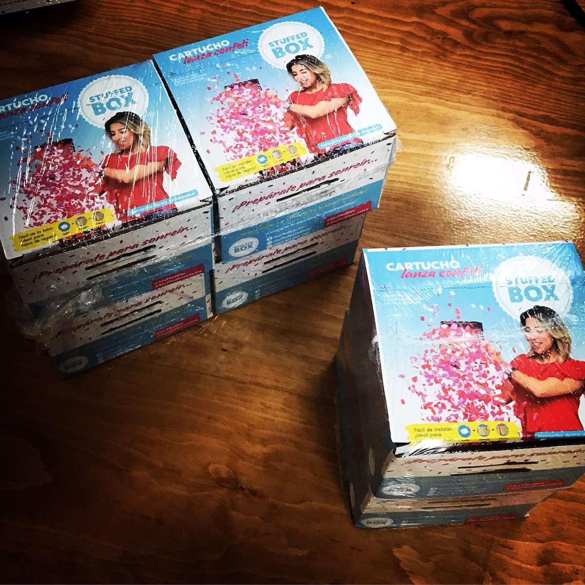 Lluvia de confeti para todos #StuffedBox !!
Buscamos distribuidores!!
