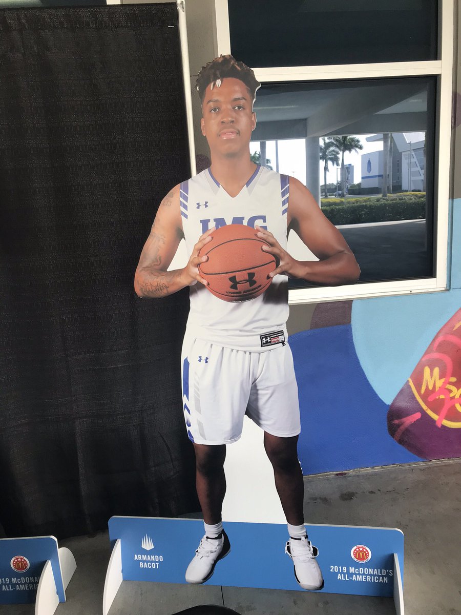 BacotArmando_Sr's tweet photo. Proud father to see my pup get his jersey retired to the rafters at his School #historymade3burgerboyson1team https://t.co/cqctaslbwU