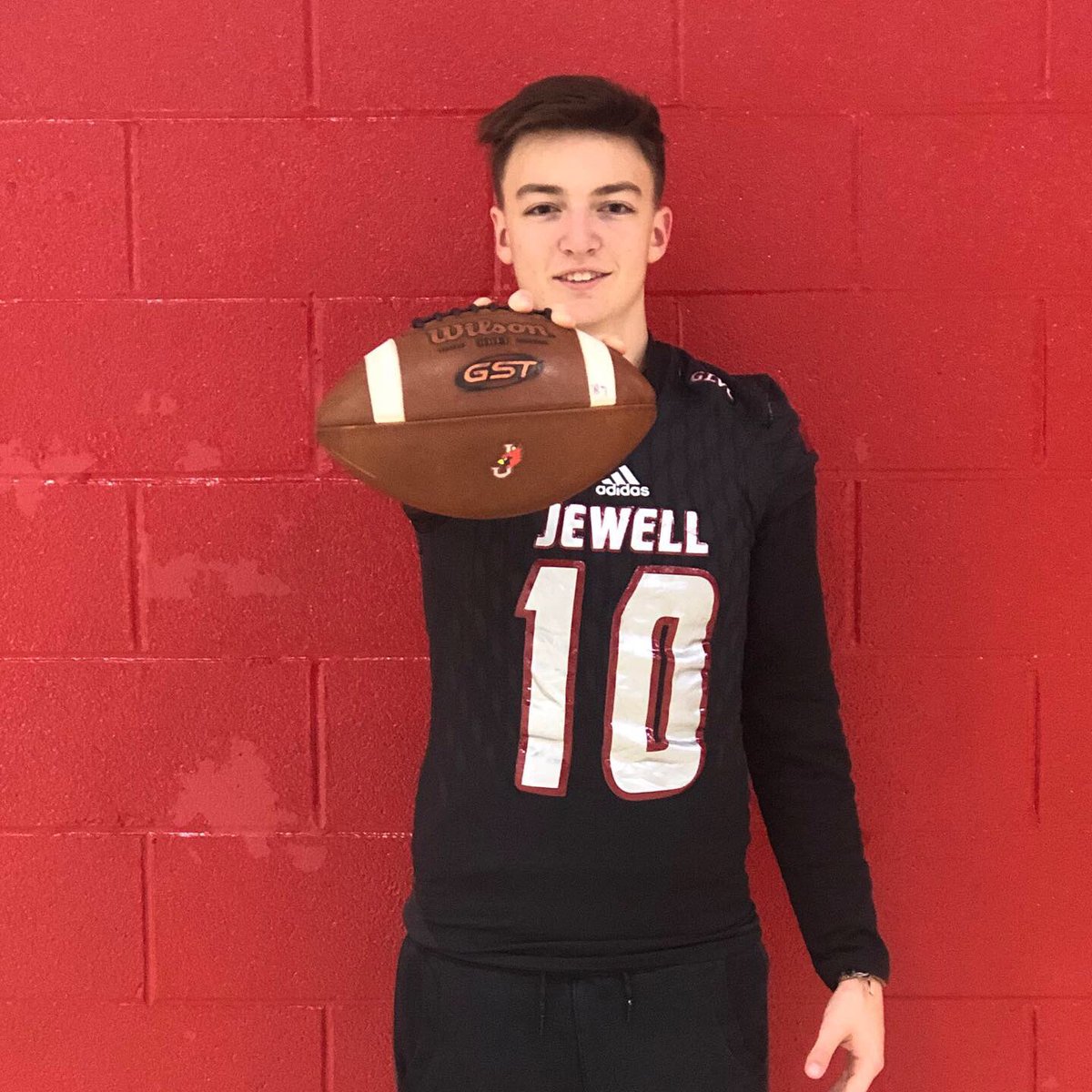 BurhansZach's tweet photo. Had an amazing time on my first visit to @williamjewell with @JewellFootball. @DePaulPrep @DePaulPrepFB @JerryBurhans #CollegeBound #ChicagoProduct https://t.co/aHozc3hkVS