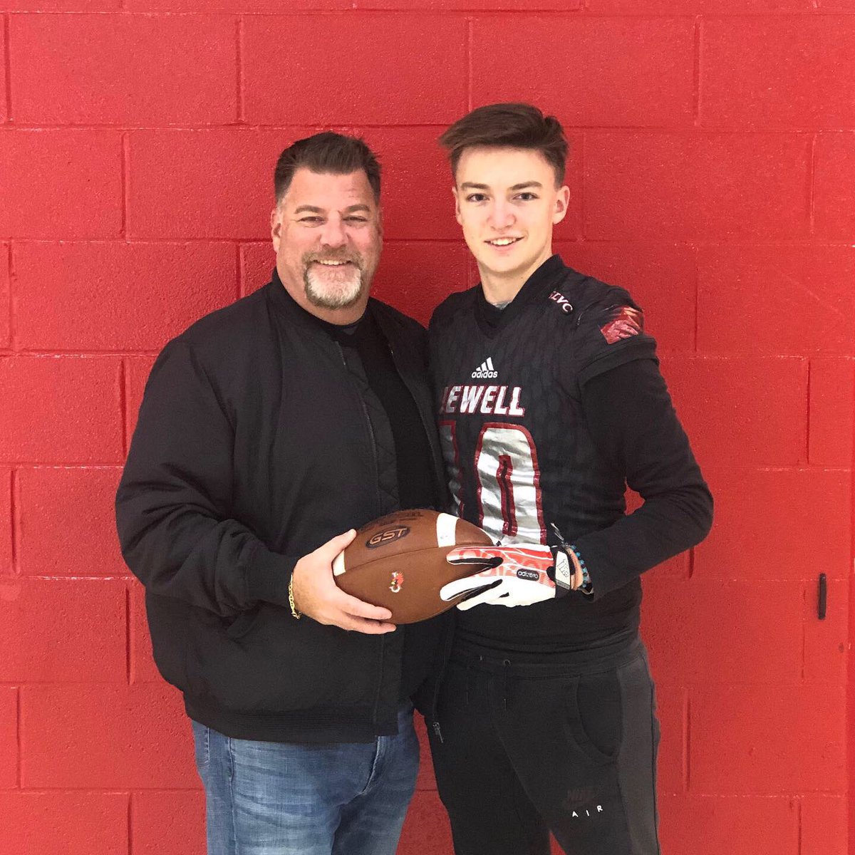 BurhansZach's tweet photo. Had an amazing time on my first visit to @williamjewell with @JewellFootball. @DePaulPrep @DePaulPrepFB @JerryBurhans #CollegeBound #ChicagoProduct https://t.co/aHozc3hkVS