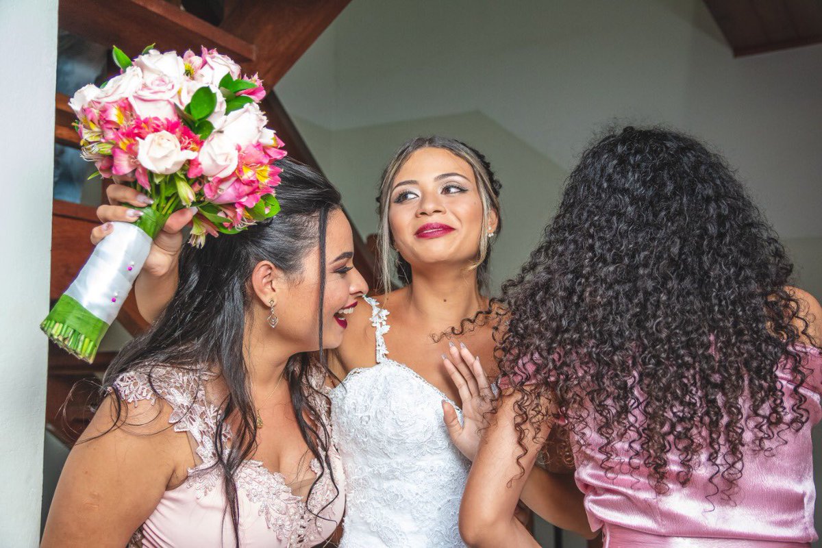 laviniaaqueiroz's tweet photo. Eu juro que ia me controlar, mas essas fotos representa muito, são 13 anos juntas, já passamos por muitas coisas, doenças, separação, reconciliação e sempre se preocupando uma com as outras, e nesse dia tão importante elas se fizeram presentes mais uma vez. Amo vocês. ❤️
#dindas https://t.co/llywqMPoao