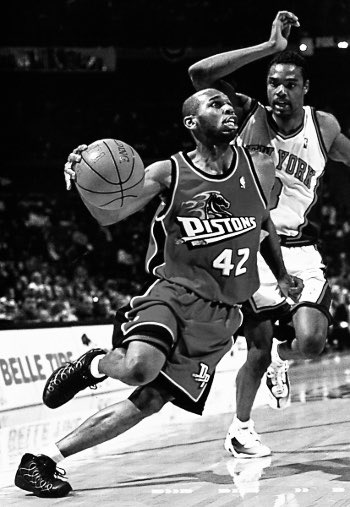 nyknicks1999's tweet photo. Knicks win their third straight by beating the @DetroitPistons 78-69 in NY. Allan Houston scored 19 against his former team. Grant Hill led all scorers with 31. #1999knicks https://t.co/6zZmBbIjwU