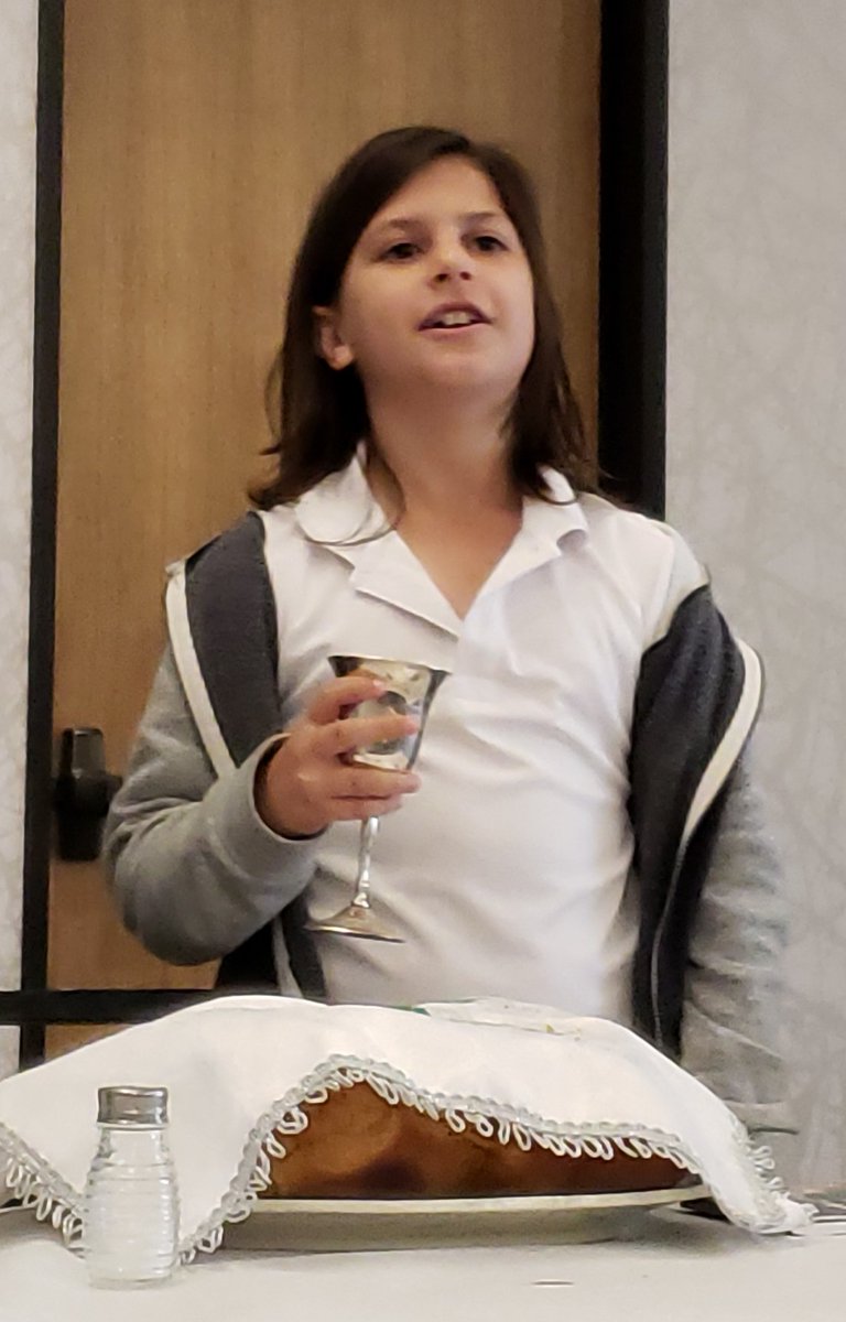 IrvineHebrewDay's tweet photo. Children lead the Shabbat blessings before our model Sabbath meal served every Friday for lunch! #kosher #Shabbat #experientiallearning #positivelyjewish #ShabbatShalom https://t.co/LaJFRDU0dJ