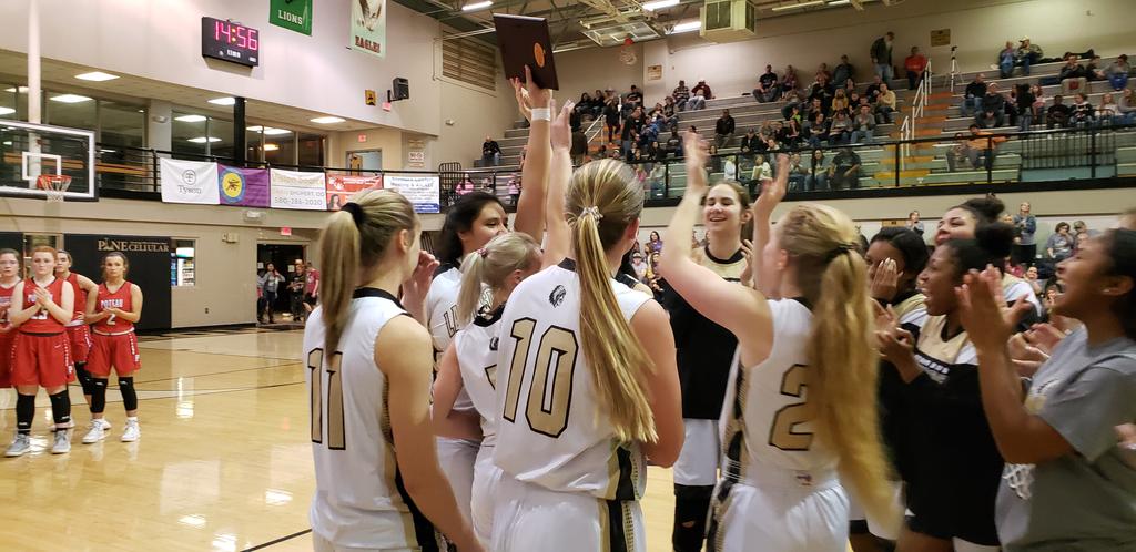 BBLadySavages's tweet photo. Starting 5 for District and the seniors raise the trophy for 4 straight years
#F.E.A.R https://t.co/5utKhH15TN