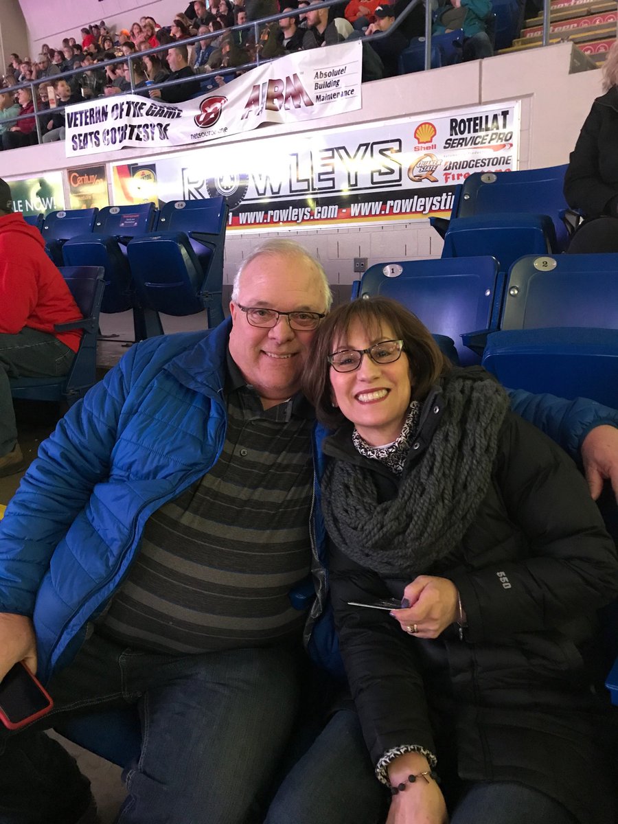 amanda_bearss_'s tweet photo. #fridaynightfun #spirithockey #spiritnation #74 #21 https://t.co/auPNzagrgt