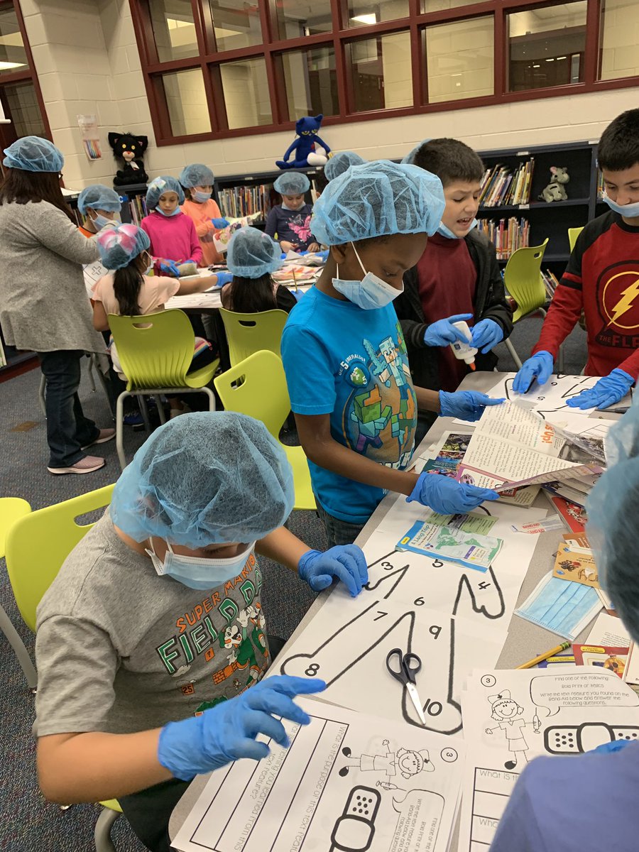 Text Features Surgery! What a fun learning experience for these third graders! @BHeckman_RPE <a href="/HumbleISD_RPE/">River Pines Elementary</a> <a href="/MrsPotter_RPE/">Margie Potter</a>