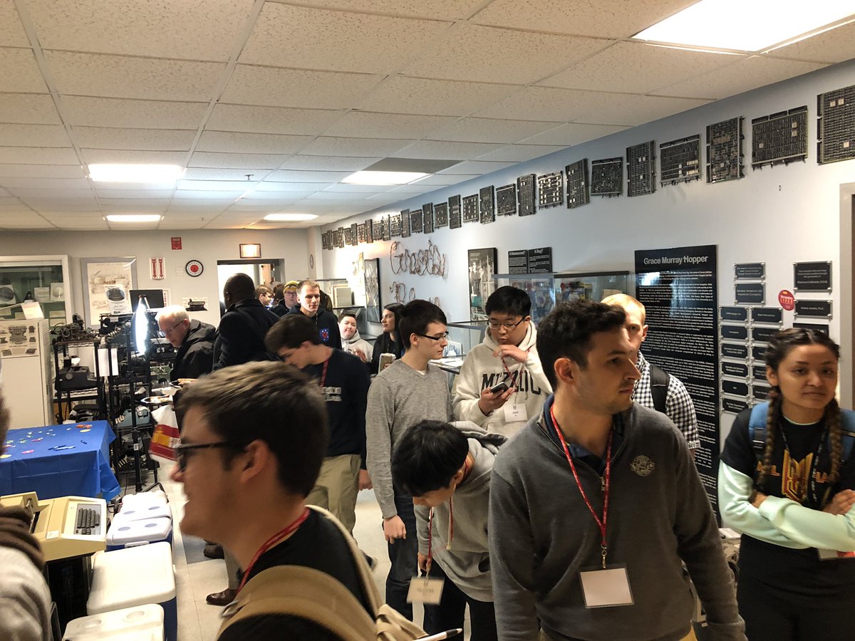 UMSL_IS's tweet photo. Dinner line at #umslhack2019 https://t.co/txkk0ef0RB