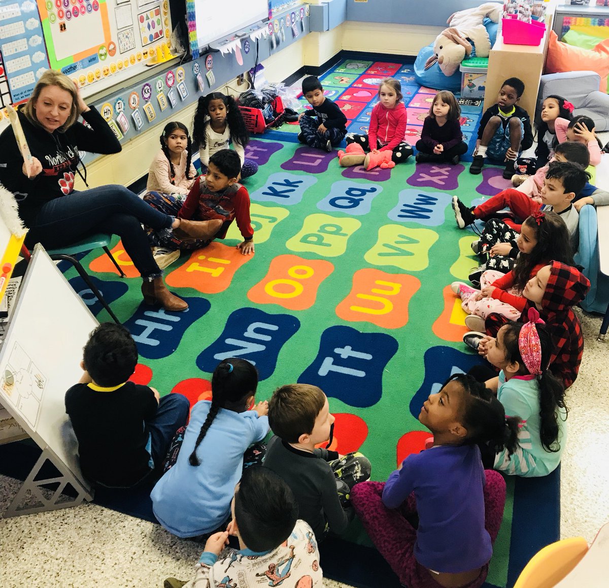 MrsJennifer9's tweet photo. Everyone was snuggled up today for a fun read aloud. Thank you, Danielle, for spending some time with our class! We loved having you!  #Rocklandreadin #nrscd https://t.co/fafYOttpxR