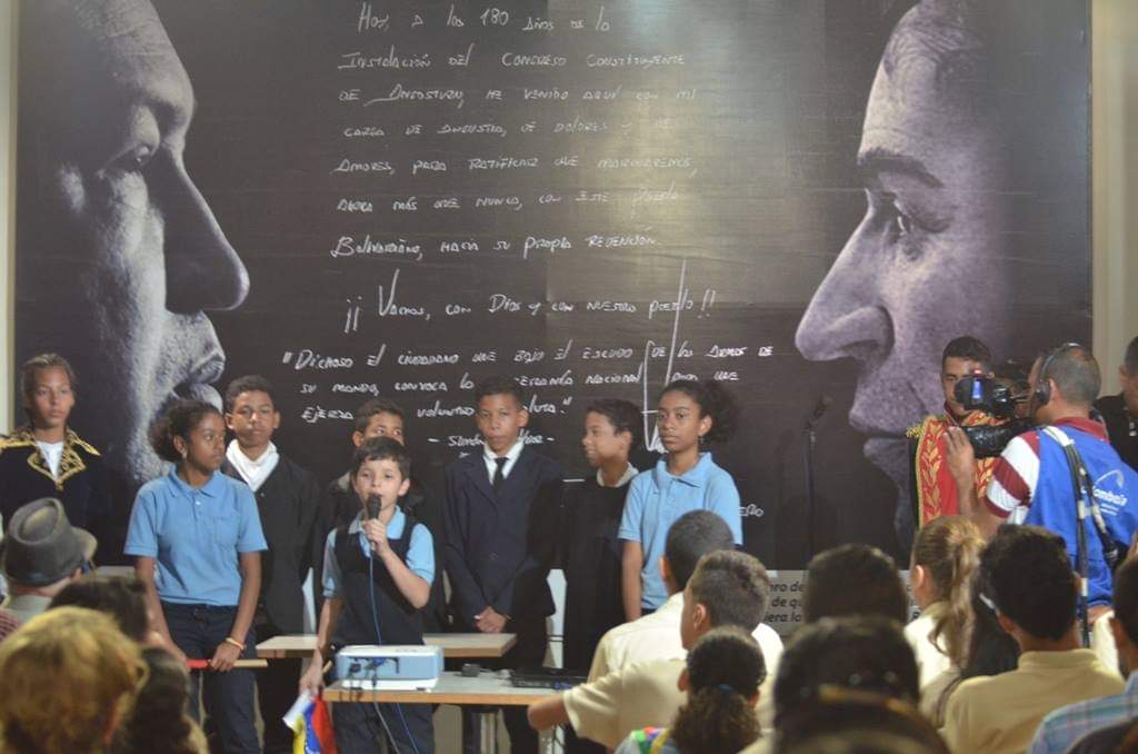 JorgePerezVEN's tweet photo. Con 48 ponencias provenientes de todos los estados del país y participación de diversos historiadores e invitados especiales se desarrolló el Congreso Nacional de la Juventud Patriotica Estudiantil, #Bolívar es referente de las nuevas generaciones.
#BicentenarioAngostura2019 https://t.co/OwCGMtDgGm