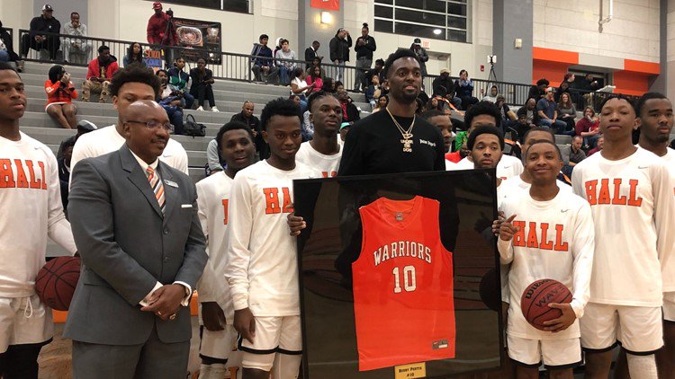 Hall High School retires jersey of former Razorback, SEC Player of the Year, Bobby Portis
https://on.kthv.com/2N7vMJy